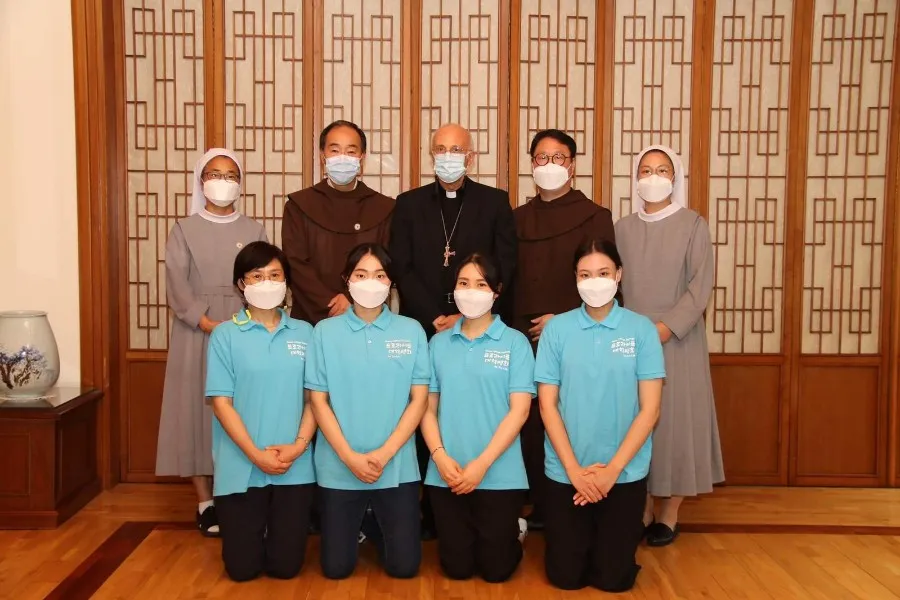 Pro-life students pictured with the Apostolic Nuncio to Korea Aug. 21, 2020. Photo courtesy of the South Korean Pro-Life Students Association.?w=200&h=150