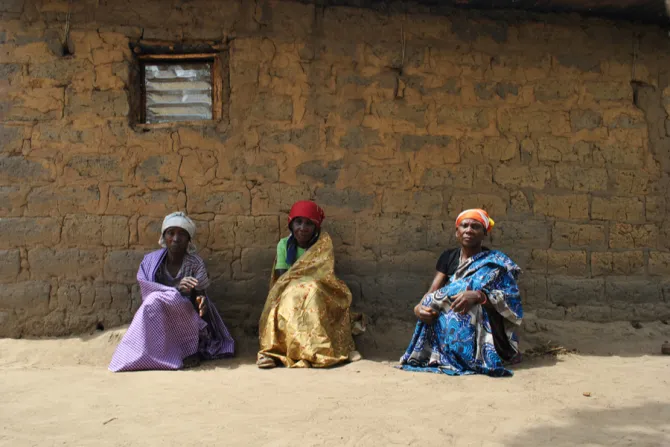 Women in Angola Africa CreditAdriana Mahdalova  Shutterstock