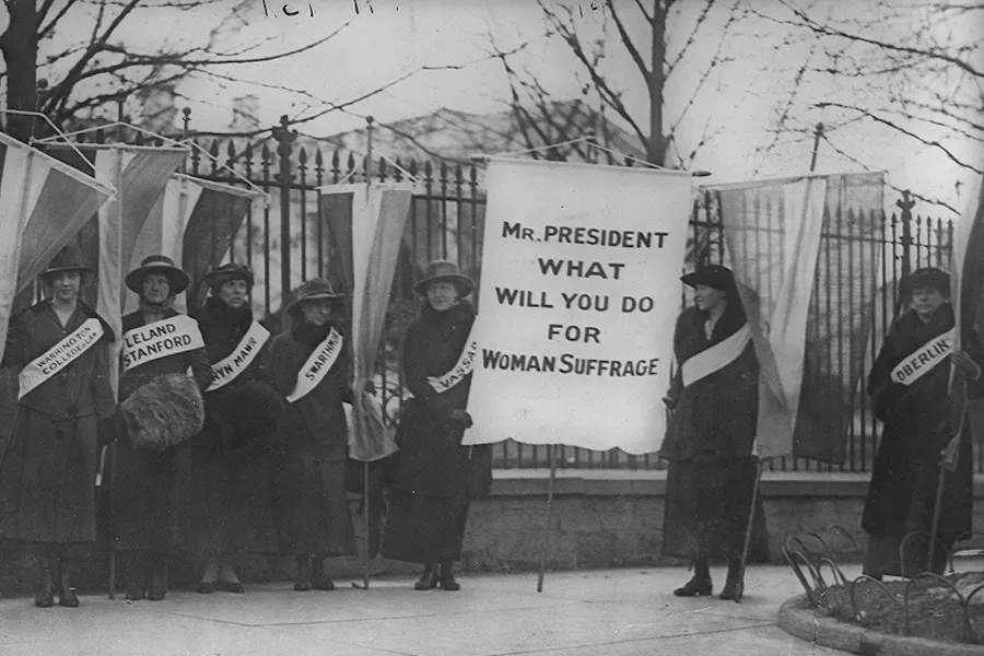 Women suffragists picketing in front of the White house in 1917. ?w=200&h=150