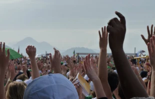 World Youth Day pilgims take part in a flashmob dance at the beginning of the closing Mass June 28, 2013.   Michelle Bauman/CNA.