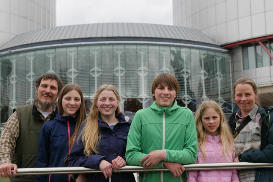 Dirk and Petra Wunderlich, pictured with their four children. ?w=200&h=150