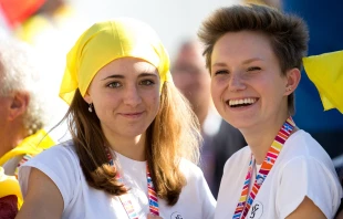 Young people wait to meet Pope Francis in St. Peter's Square Oct. 14, 2017.   Daniel Ibanez/CNA.