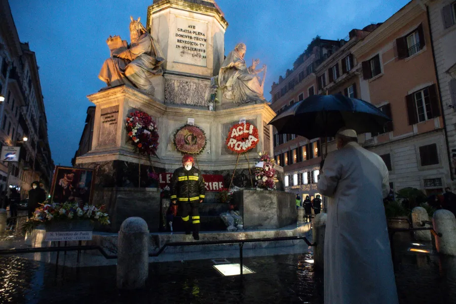 Pope Francis prays before the statue of the Immaculate Conception in Rome’s Piazza di Spagna Dec. 8, 2020. ?w=200&h=150
