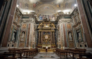 Pope Francis prays before the Salus Populi Romani icon in Rome’s Basilica of St. Mary Major Dec. 8, 2020. Credit: Vatican Media.