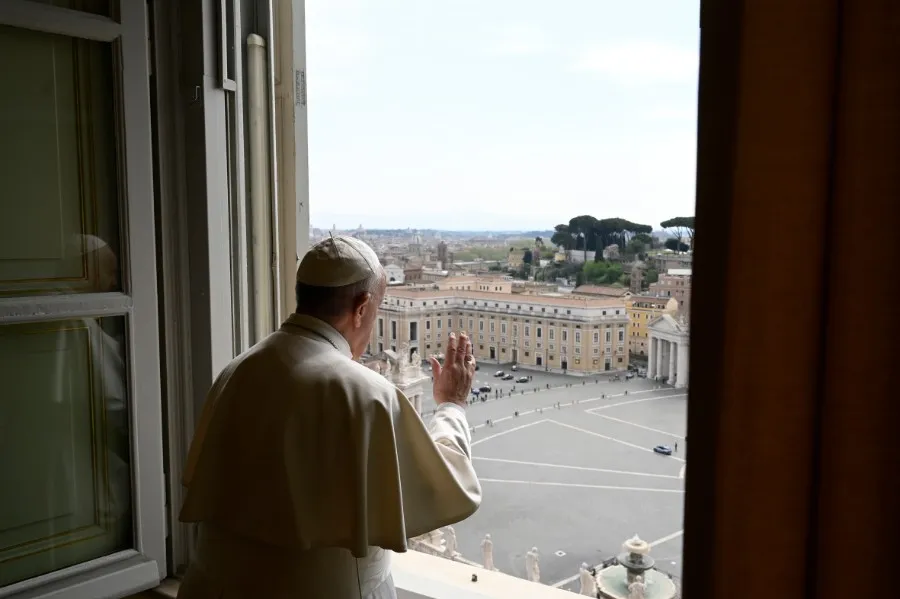 Pope Francis blesses an almost empty St. Peter’s Square April 13, 2020. ?w=200&h=150