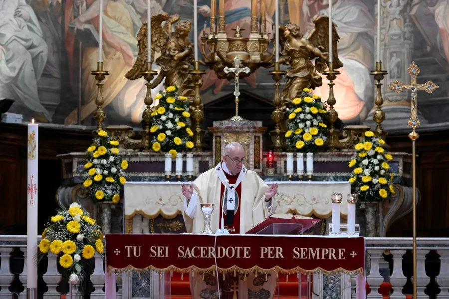 Pope Francis celebrates Mass at Santo Spirito in Sassia April 19, 2020.?w=200&h=150