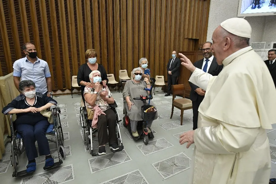 Pope Francis attends a meeting with members of the International Gynaecologic Cancer Society in the Paul VI Audience Hall Sept. 11, 2020. ?w=200&h=150