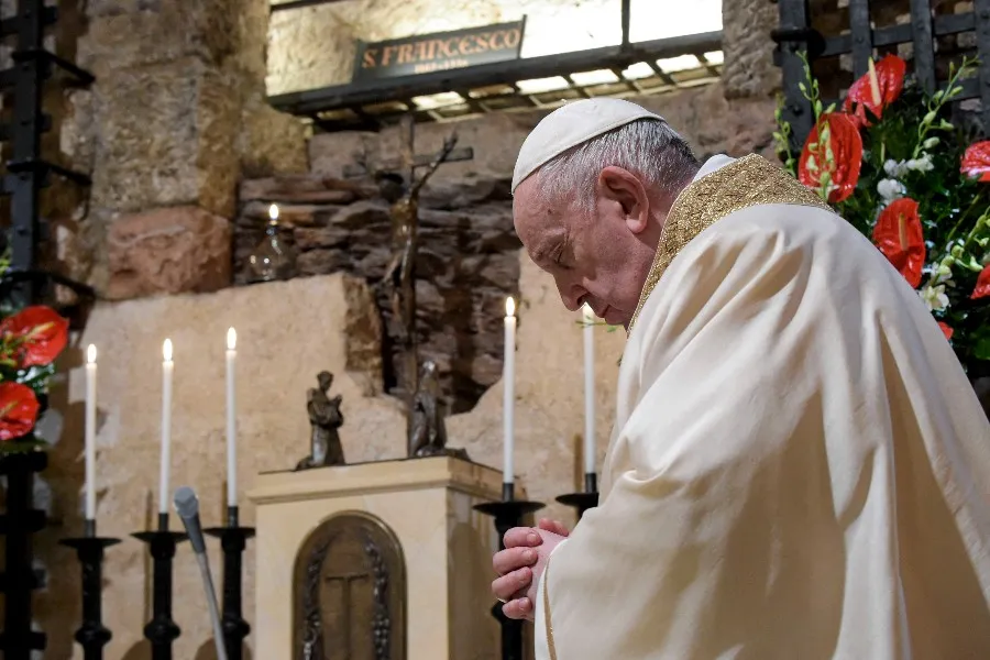 Pope Francis prays at the tomb of St. Francis of Assisi Oct. 3, 2020. ?w=200&h=150