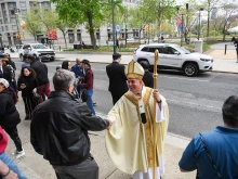 Archbishop of Philadelphia Nelson J. Perez speaks to members of his congregation at the Cathedral Basilica of St. Peter and St. Paul following a special Mass for Pope Francis on April 21, 2025, in Philadelphia.