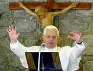 Pope Benedict addressing those gathered in Lorezango di Cadore for the Angelus?w=200&h=150