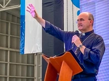 Bishop José Ignacio Munilla during his presentation on evangelization in the Diocese of Santa Marta, Colombia.