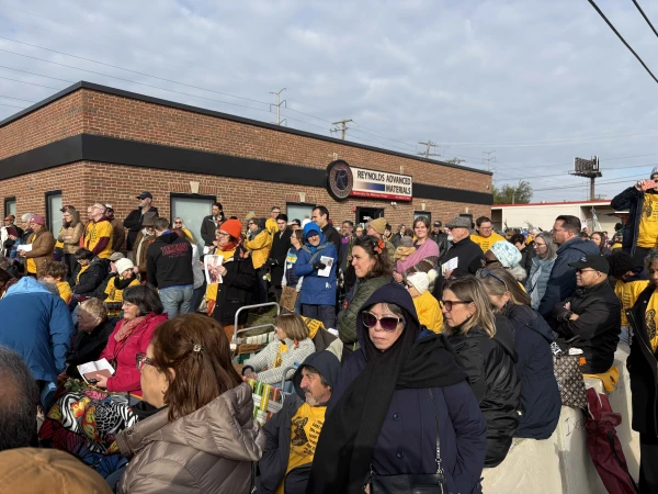 A view of some of the participants at the Nov. 1, 2025 Mass outside the Broadview ICE detention center. Credit: Kathleen Murphy/CNA