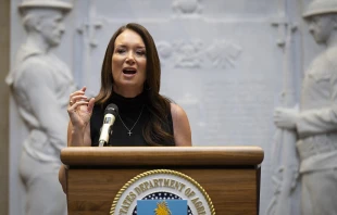 U.S. Agriculture Secretary Brooke Rollins hosts a USDA all-staff meeting on May 23, 2025, in Washington, D.C. Rollins announced the termination of household food insecurity reports in September 2025. Credit: USDAgov, Public domain, via Wikimedia Commons