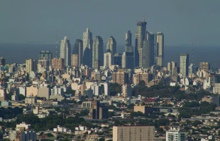 Skyline view of Buenos Aires, Argentina. Credit: Sebasiddi, CC BY-SA 4.0, via Wikimedia Commons