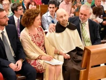 Friar Pablo María de la Cruz Alonso Hidalgo and his family.