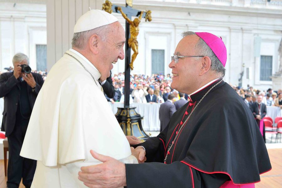  Pope Francis greets Archbishop Charles J. Chaput of the Archdiocese of Philadelphia, Pennsylvania in Vatican City during the Wednesday general audience in St. Peter's Sq  ?w=200&h=150