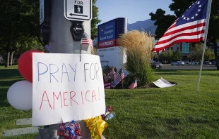 A makeshift memorial is seen at Timpanogos Regional Hospital in honor of political activist Charlie Kirk on Sept. 11, 2025, in Orem, Utah. Credit: George Frey/Getty Images
