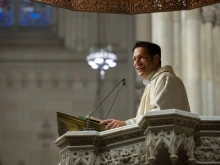 Father Mike Schmitz preaches the homily while celebrating Mass in St. Patrick’s Cathedral in New York City before a Eucharistic procession through the streets Oct. 10, 2023.