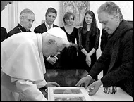Pope Benedict looks over the Papyrus Bodmer, as Frank, Sally, and Elizabeth Hannah look on   (Photo - L'Osservatore Romano)?w=200&h=150