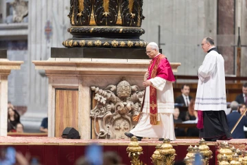 Pope Leo XIV enters Jubilee prayer vigil