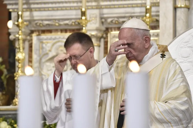 Pope Francis says Mass at Saint Joseph Cathedral in Bucharest, May 31, 2019. ?w=200&h=150