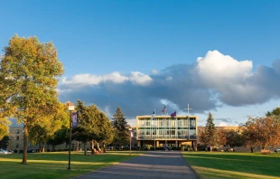 The campus of Crown College in Minnesota. Credit: Clappert, CC BY-SA 4.0, via Wikimedia Commons