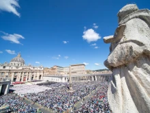 Hundreds of thousands of mourners attend the funeral of Pope Francis at St. Peter’s Square, Saturday, April 26, 2025