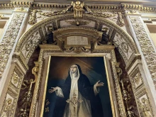 The hidden chapel where St. Catherine of Siena died in Rome is located in the Palazzo Santa Chiara on Via di S. Chiara, 14.
