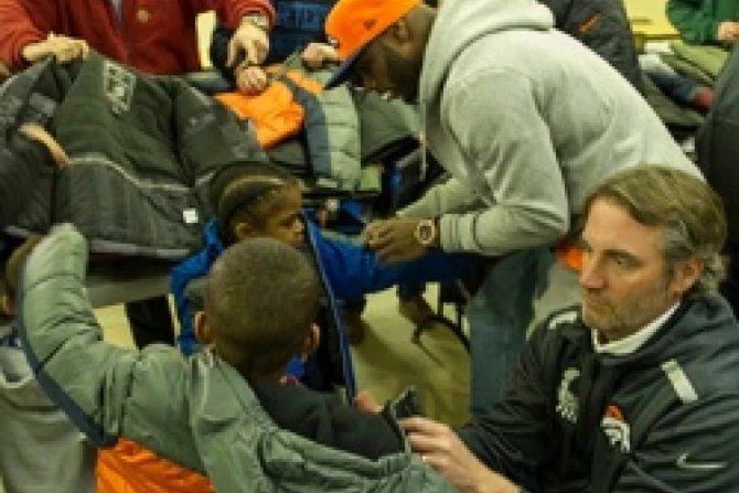 denver broncos distribute coats kids400px CNA