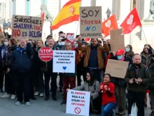 Right to Live members protest a bill that would criminalize prayer near abortion clinics in Madrid's Plaza de la Marina Española, April 6, 2022.
