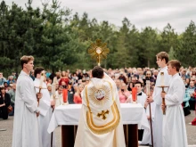 Bishop Andrew Cozzens of Crookston, Minnesota, blesses the crowd with the Eucharist in a monstrance during an outdoor Pentecost Sunday Mass on May 19, 2024, in Bemidji, Minnesota. The Mass at the headwaters of the Mississippi River marked the start of the National Eucharistic Pilgrimage, a four-route trek consisting of Eucharistic processions, community service, and other events that culminates in July at the National Eucharistic Congress in Indianpolis.