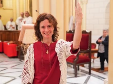 At the end of the Mass of consecration on Nov. 1, 2023, María Ruiz Rodríguez shows the ring symbolizing her membership in the Ordo Virginum. That's the only outward sign of her consecration.