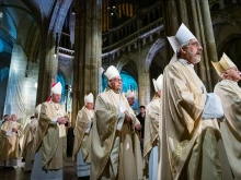 Four cardinals, 45 bishops, and 80 priests concelebrated Mass Feb. 8, 2023, under the high vaulted ceiling of Prague’s St. Vitus Cathedral with about 500 people in attendance. The Mass marked the midway point of the European Continental Assembly meeting in Prague Feb. 5-12, 2023.