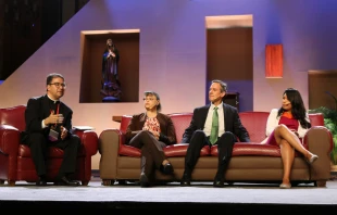 Bishop Cantu addresses Encuentro participants with a panel the morning of Sept. 22, 2018.   Mary Rezac/CNA