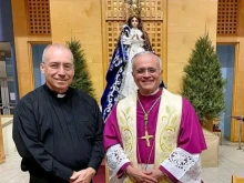 Father Edwin Román (left) with Bishop Silvio Báez.