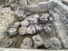 The discovery in southern Turkey of five small round loaves — probably intended for the Eucharist — more than 1,300 years old, one of which features an image of Jesus Christ, took place in Topraktepe, an ancient Roman and Byzantine center known as Irenopolis, located in the present-day Turkish province of Karaman.