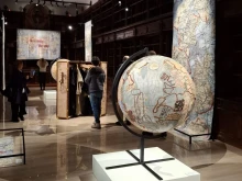 The exhibition “En Route” at the Vatican Apostolic Library features historical artifacts and contemporary artistic interpretations.