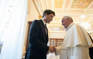 Pope Francis meets with Canadian Prime Minister Justin Trudeau at the Vatican on May 29, 2017. © L'Osservatore Romano.