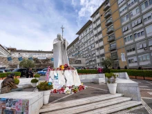 In his message on March 16, 2025, the Holy Father particularly thanked his medical team and all people who, through their dedicated work, shine the light of God’s infinite life in hospitals and places of care.