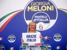 Giorgia Meloni, leader of the Fratelli d'Italia (Brothers of Italy) holds a “Thank You Italy” sign during a press conference at the party electoral headquarters on Sept. 25, 2022 in Rome.