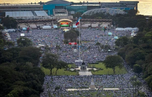 Members of Iglesia ni Cristo take part in a protest against corruption on Nov. 16, 2025, in Manila, Philippines. A powerful Philippine megachurch, Iglesia ni Cristo, mobilized over half a million members to join growing protests over alleged corruption in multibillion-peso flood control projects. Catholic leaders in the Philippines have also mobilized Catholics to participate in similar marches. Credit: Ezra Acayan/Getty Images
