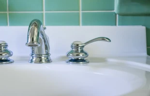Bathroom faucet via Unsplash.