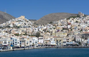 View of the Greek island of Syros. Credit: Hans Peter Schaefer/Wikimedia (CC BY-SA 3.0)