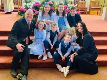 Mark and Ryan-Marie Houck with their seven children, ages 2 to 13.