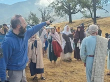 Co-producer Angelo Libutti directs a scene of the feeding of the 5000.