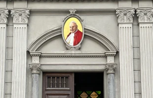 Image of St. John XXIII above the entrance of the Cathedral of the Holy Spirit, Istanbul. Credit: Souhail Lawand / ACI MENA