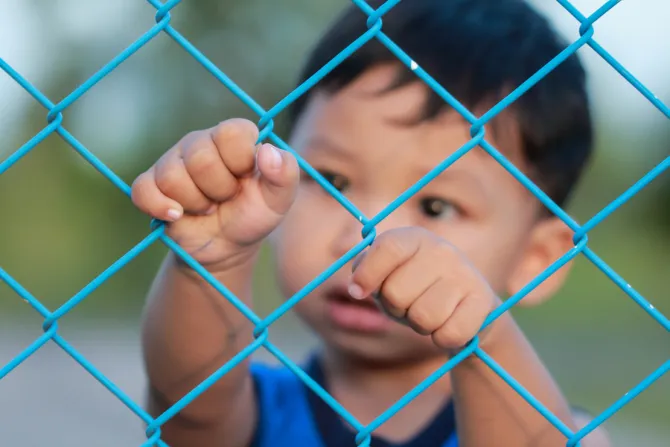 immigrant boy fence Credit tcareob72 Shutterstock CNAjpg