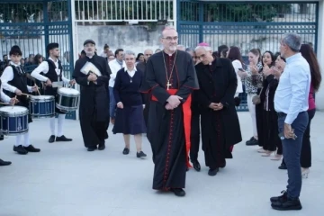 Cardinal Pizzaballa visiting a school