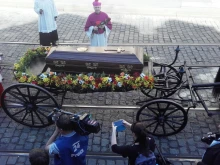 The coffin of Cardinal Josef Beran is carried by a horse-drawn carriage toward St. Vitus Cathedral in Prague on April 21, 2018. The cardinal’s remains were repatriated to his homeland 49 years after his death in exile in Rome.