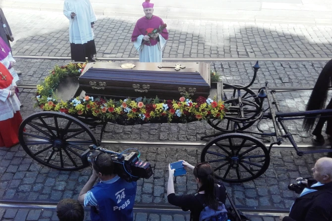 The coffin of Cardinal Josef Beran is carried by a horse-drawn carriage toward St. Vitus Cathedral in Prague on April 21, 2018. The cardinal’s remains were repatriated to his homeland 49 years after his death in exile in Rome.